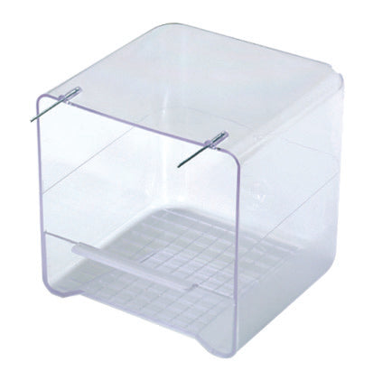 Questo bagno esterno in plastica, dotato di ganci in ferro, è perfetto per uccelli di piccola e media taglia. Adatto a una vasta gamma di gabbie, offre un modo pratico per consentire agli uccelli di godere di bagni rinfrescanti e igienici. Grazie alla sua semplice installazione, può essere facilmente appeso alla gabbia o alla voliera attraverso l'apposito sportello, garantendo comodità e sicurezza per gli uccelli e facilitando la pulizia per i proprietari.