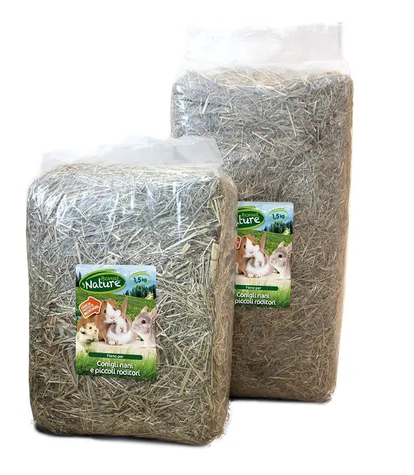 Il Fieno per Conigli Nani e Piccoli Roditori Bonus Nature è di alta qualità e fatto con erbe provenienti dai pascoli di montagna. Composizione: erba essiccata in campo (fieno da pascoli di montagna). Modalità d’uso: il fieno è un alimento indispensabile per i conigli nani da compagnia e per le cavie. Confezioni da 1.5 KG e 2.5 KG