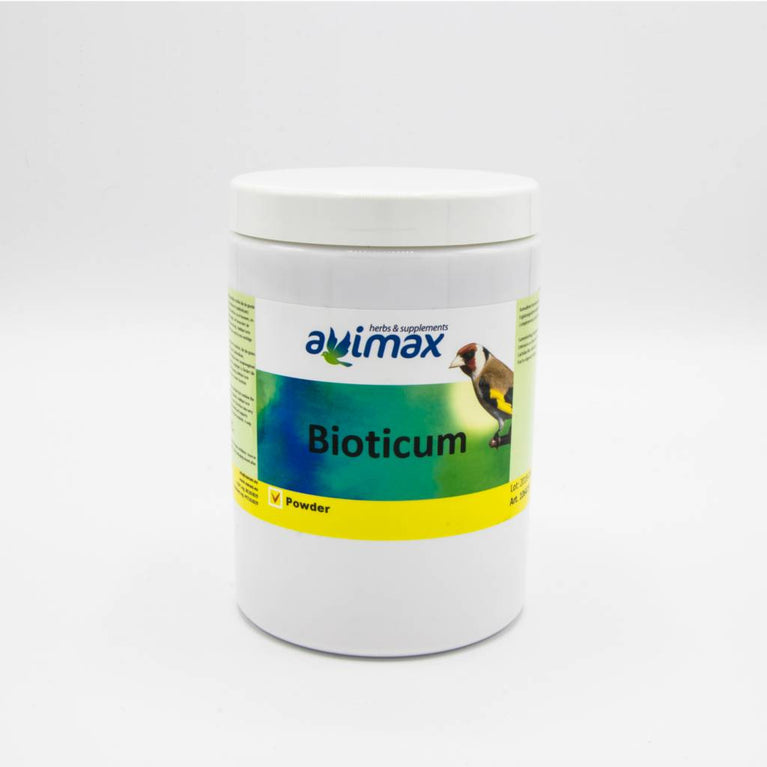 AviMax Forte Bioticum è basato su sostanze naturali che combinano le buone proprietà dei probiotici e dei prebiotici (sinbiotici). AviMax Forte Bioticum aiuta a costruire una flora intestinale equilibrata, rendendolo ideale per i giovani uccelli. Promuove la funzione intestinale e favorisce una sana digestione.  Contenitore d 250 gr
