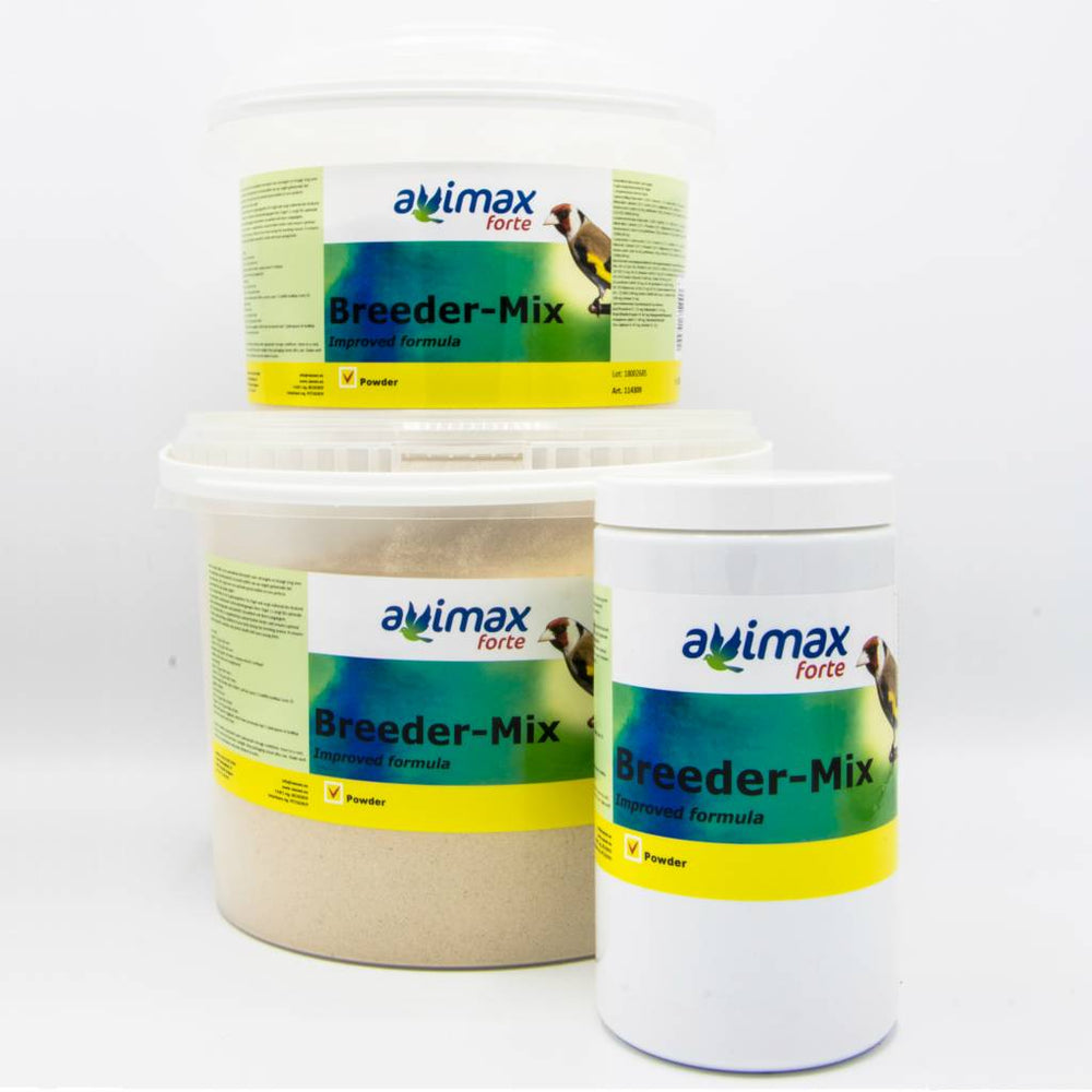 Breeder-Mix è un integratore alimentare per uccelli ornamentali che favorisce la fertilità e il benessere riproduttivo dei tuoi amici piumati. Il dosaggio consigliato è di 20 g per chilo di mangime per gli uccelli (con 1 misurino equivalente a 6 g). Disponibile in varie confezioni: 250 g, 500 g, 1.5 kg, 2.5 kg e 20 kg.